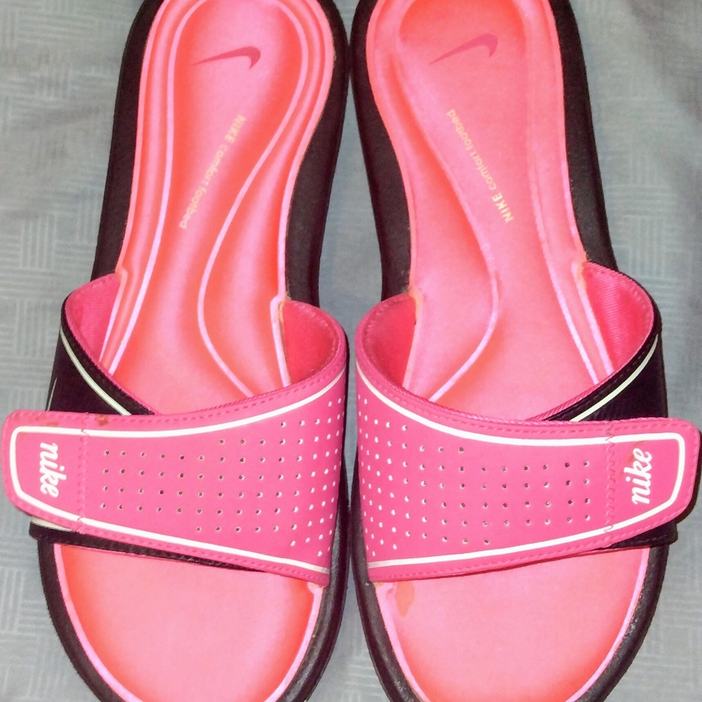 Women's Nike Memory Foam Comfort Sandals. Size 8